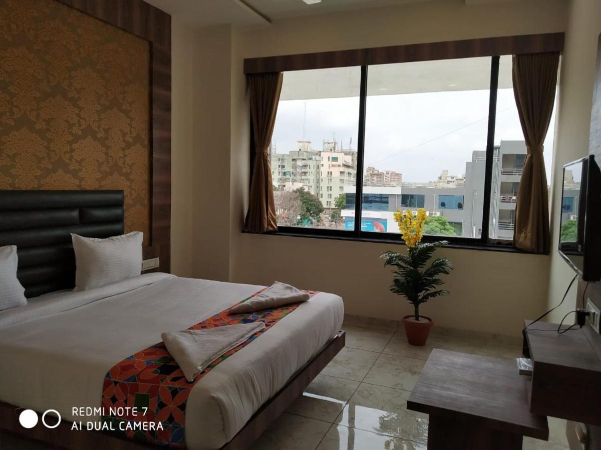 Hotel Krishna Palace Ānand Eksteriør bilde