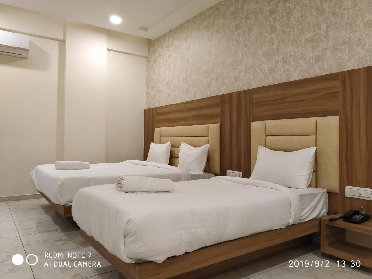 Hotel Krishna Palace Ānand Eksteriør bilde