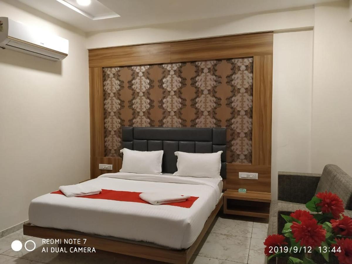 Hotel Krishna Palace Ānand Eksteriør bilde