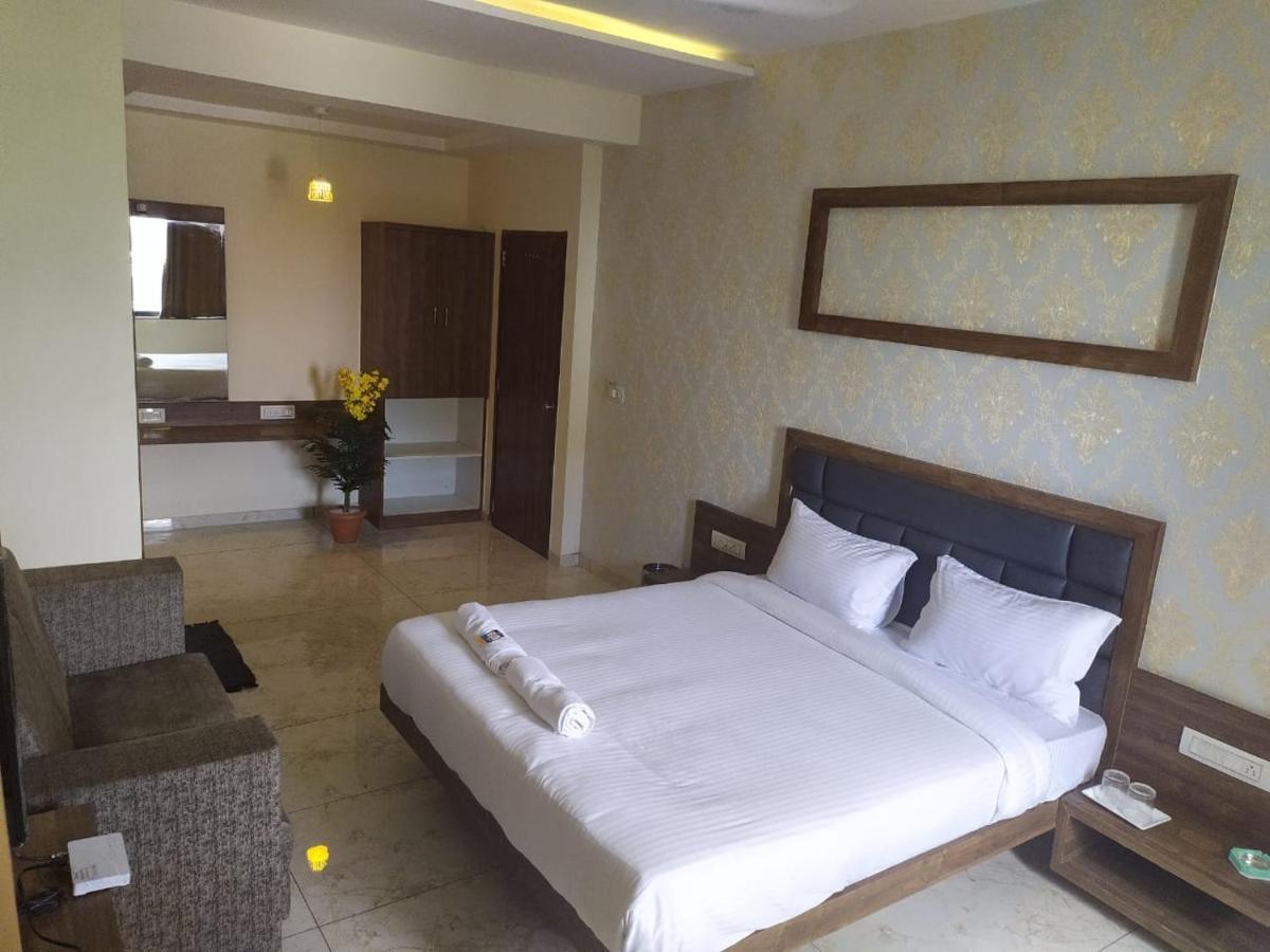 Hotel Krishna Palace Ānand Eksteriør bilde