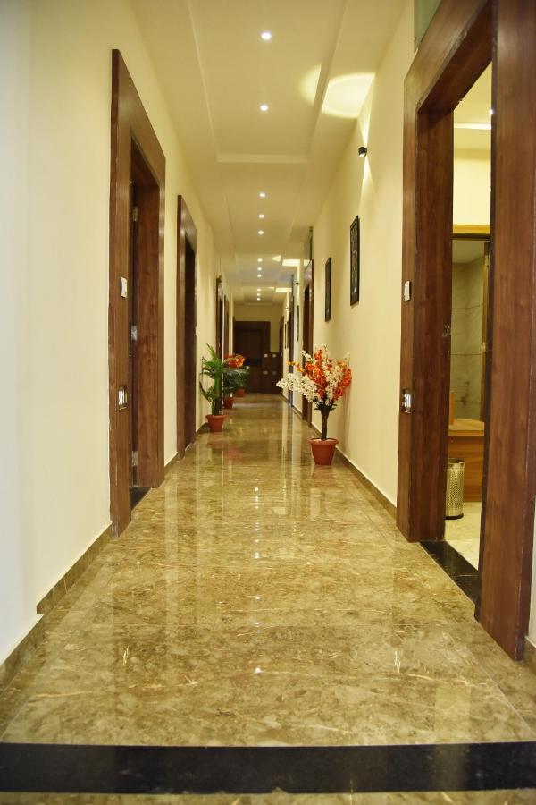 Hotel Krishna Palace Ānand Eksteriør bilde