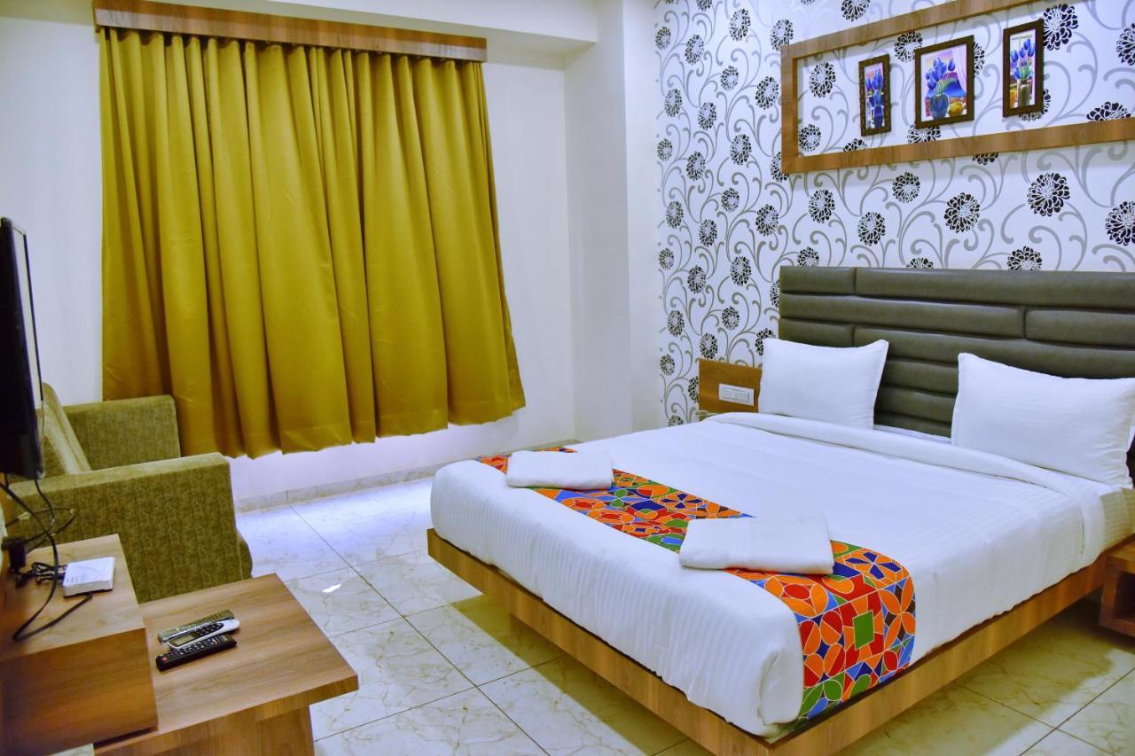 Hotel Krishna Palace Ānand Eksteriør bilde